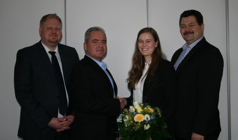 Einstellung_Dirk_Reimer_100ste_Mitarbeiter_ohne_Schatten_zugeschnitten
